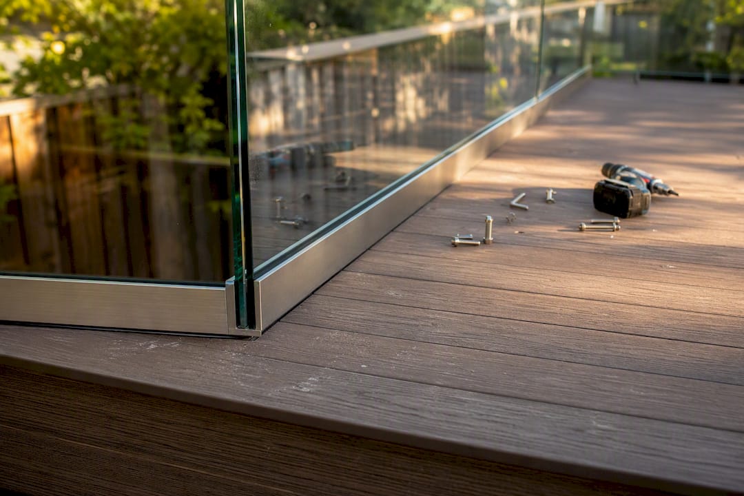 Partial frameless glass railing on composite deck corner