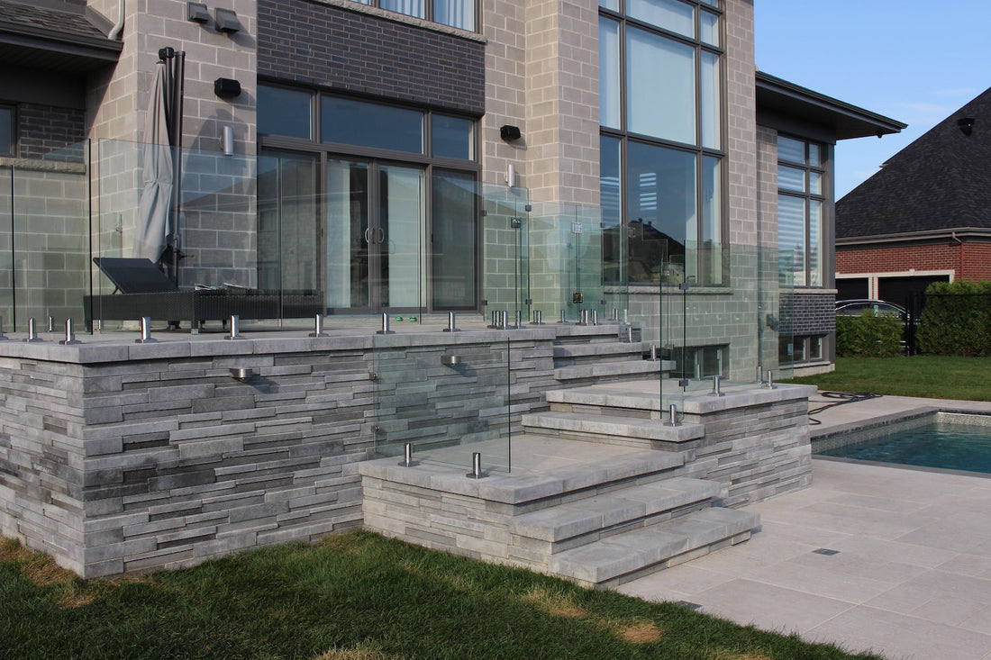 Outdoor Glass Railing 