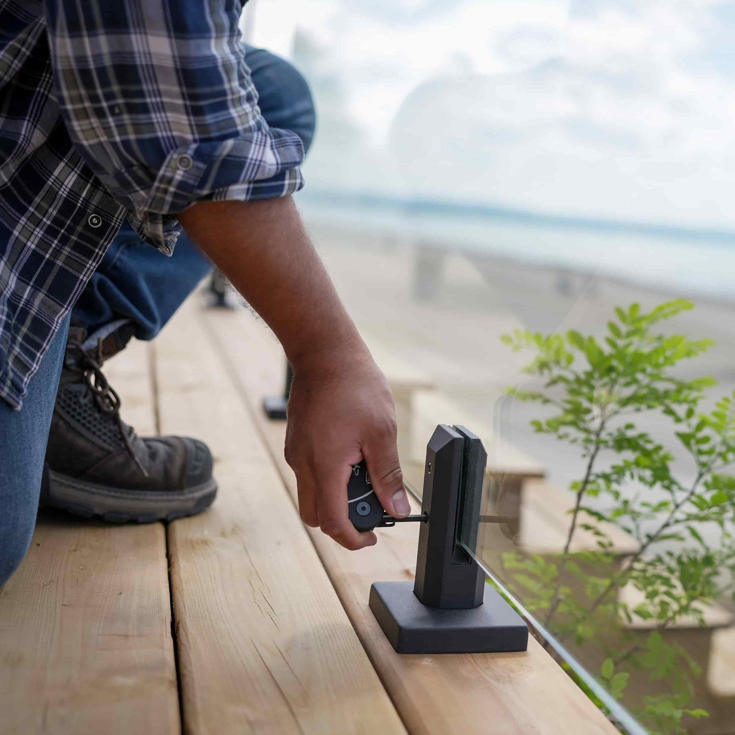 glass railing spigot adjustment