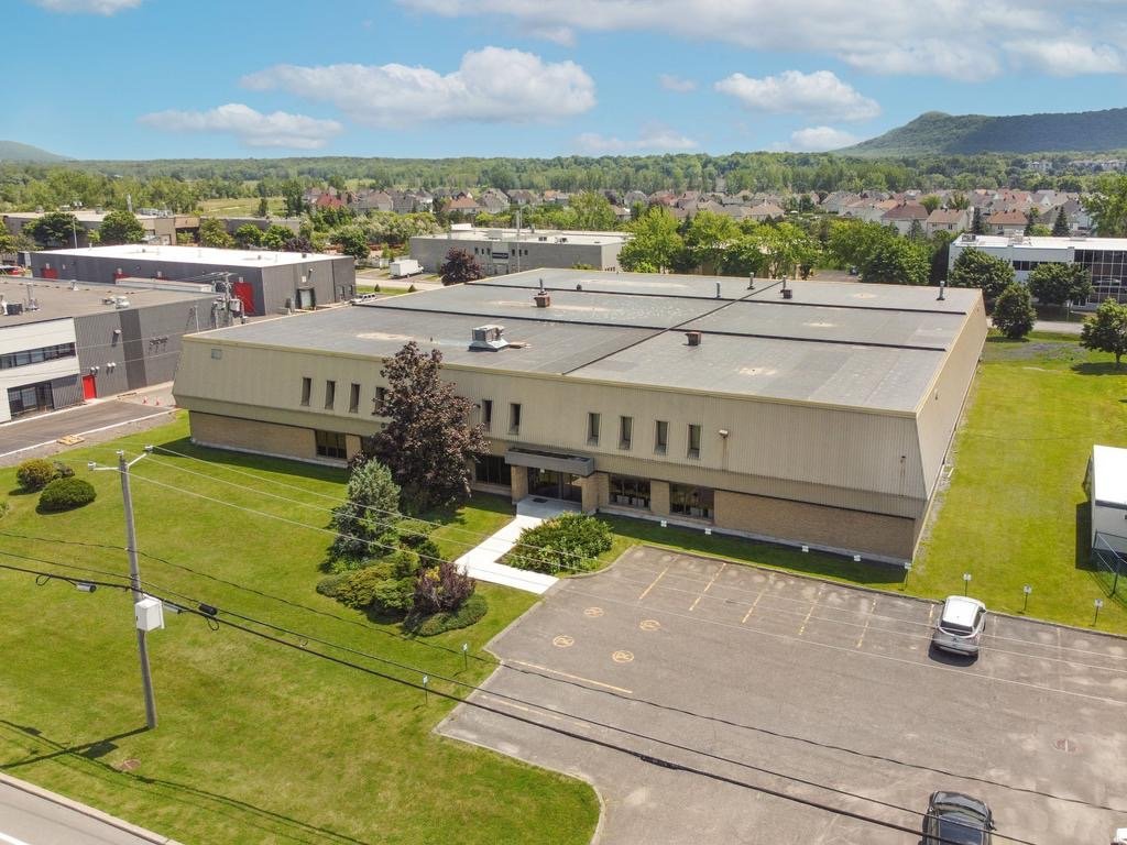 The Glass Railing Store facility in Sainte-Julie, Quebec