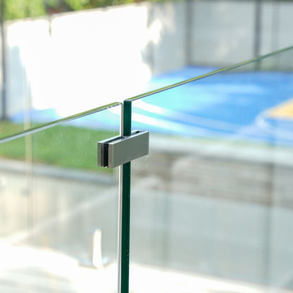 180 degree connector linking panels along a straight glass railing run